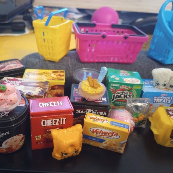 Mini Brands - Lot of 40+ Tiny Grocery Store Toys - Picture 6 of 9